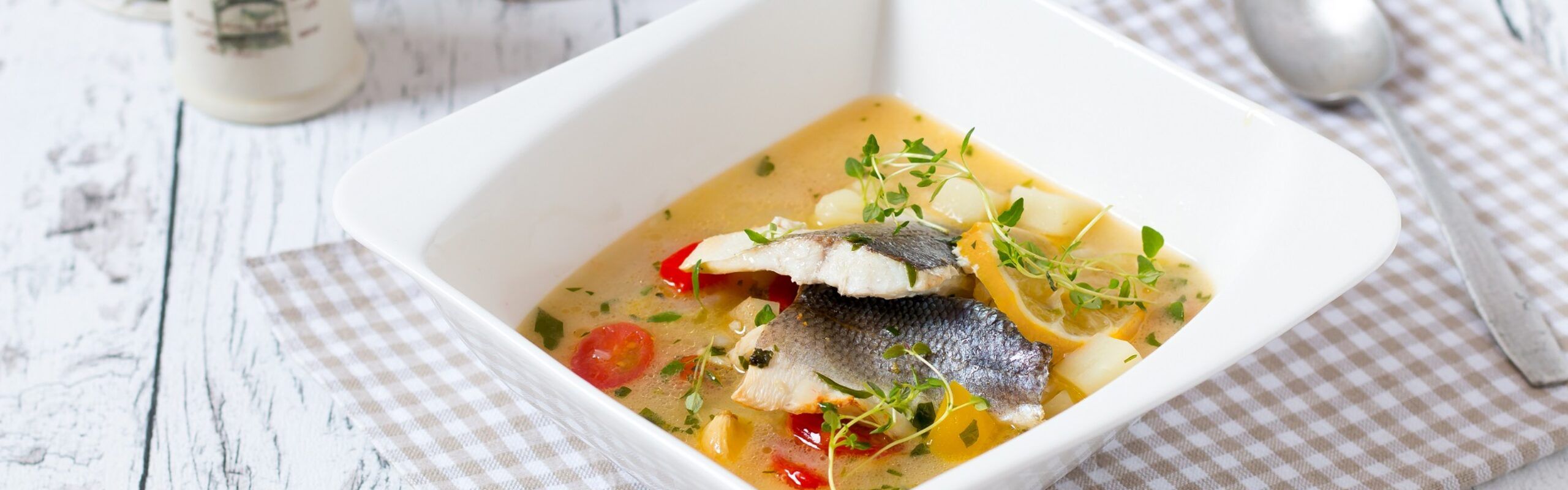 Zuppa di pesce con branzino arrosto