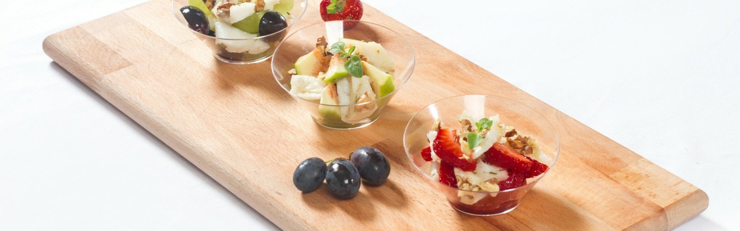 Filetti marinati con frutta fresca di stagione (fichi, fragole, uva)