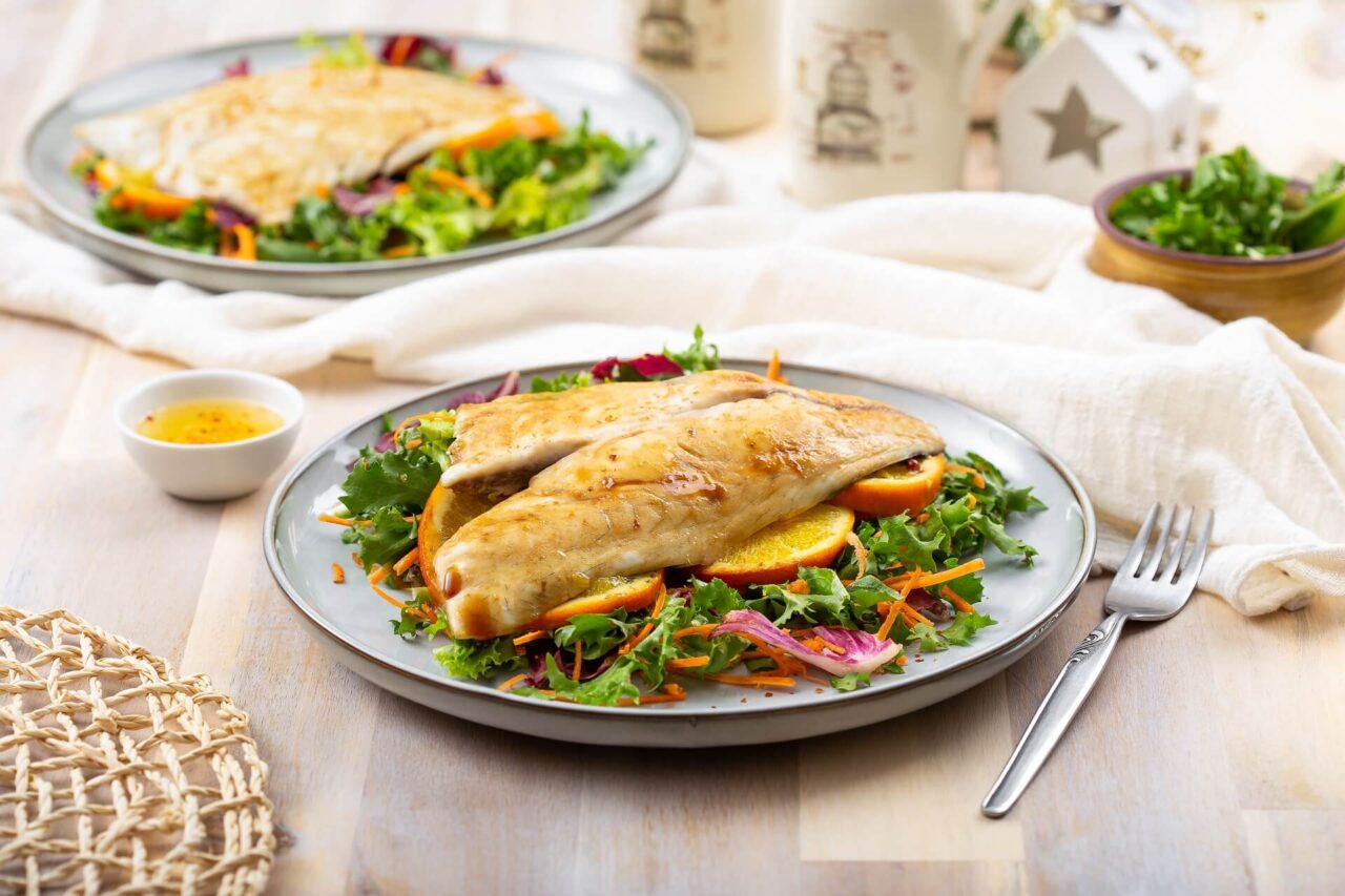 Sea bass fillets with vegetables in soy sauce » Cromaris
