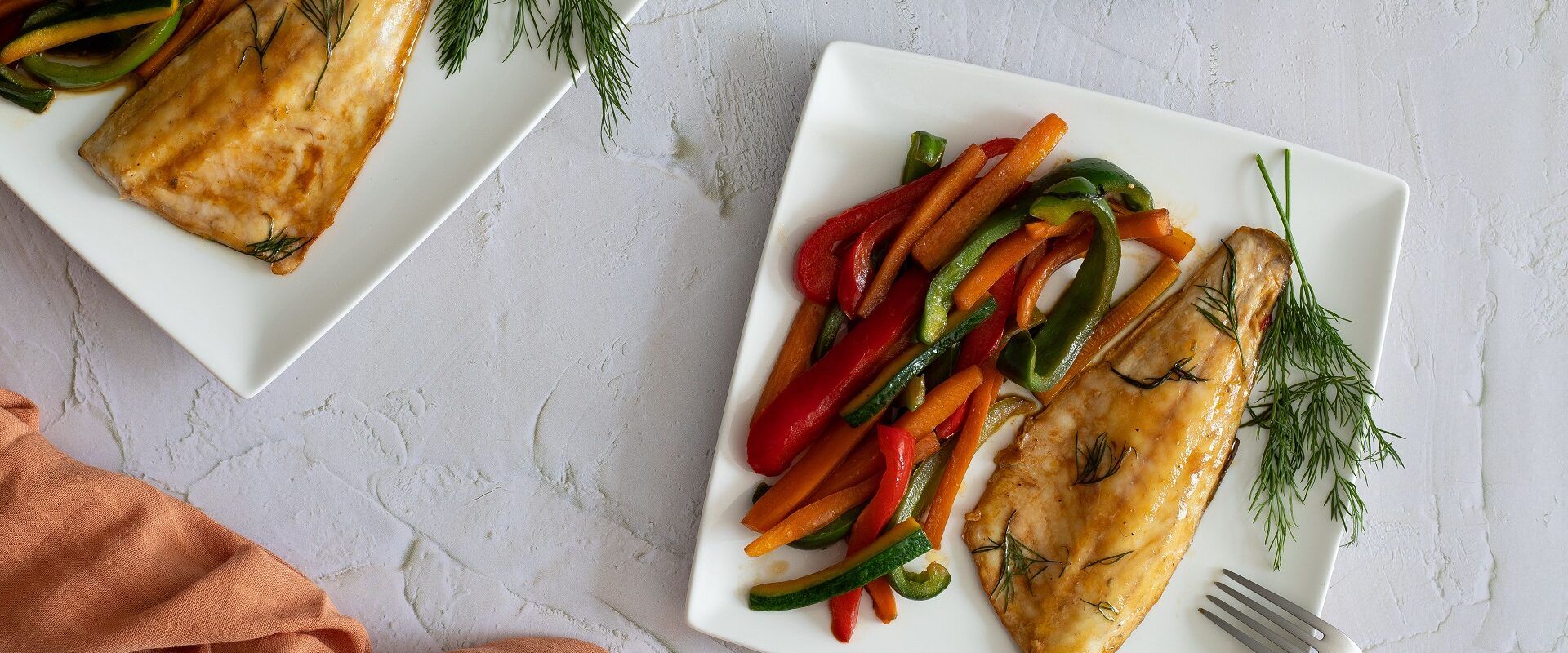 Filetti di branzino con verdure alla soia