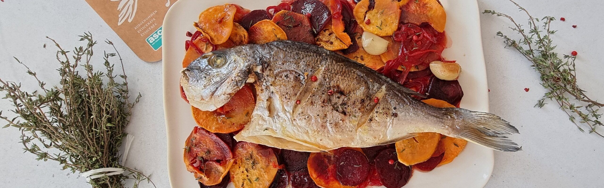 Orata al forno con batata e barbabietola rossa